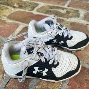 Boys size 10 tball baseball cleats